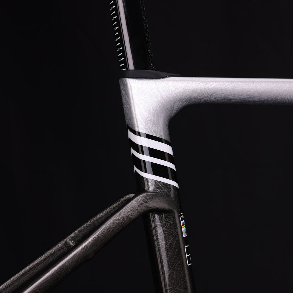 ICAN Graro gravel bike frame in ice crack paintjob